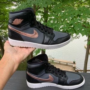 Like New Nike Air Jordan 1 Athletic Shoe Mens 8 Womens 9.5